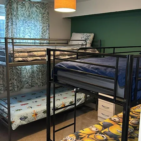 Πανσιόν Airport, Dcu