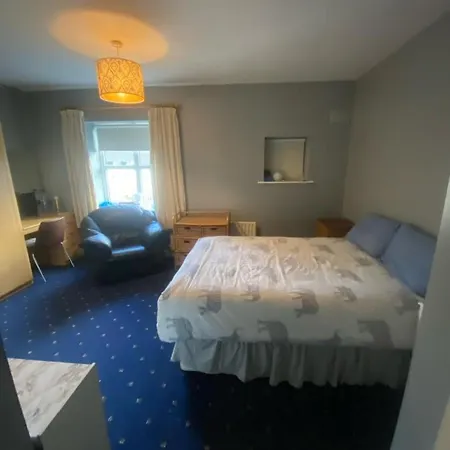 Airport, Dcu Πανσιόν