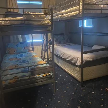 Airport, Dcu 招待所 *